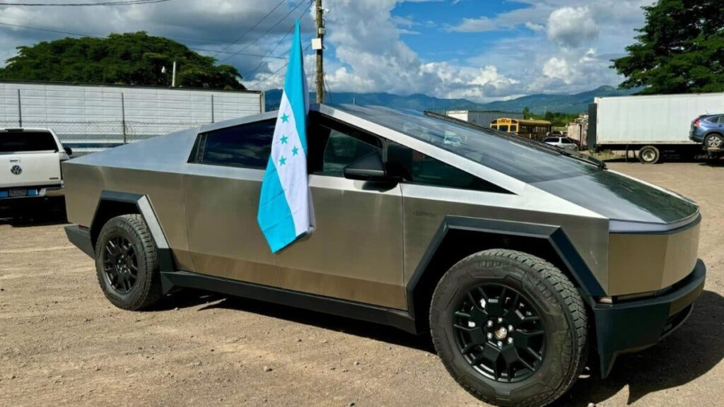 ¡Llegó el Tesla! El Cybertruck debuta en Honduras y deja boquiabiertos a muchos