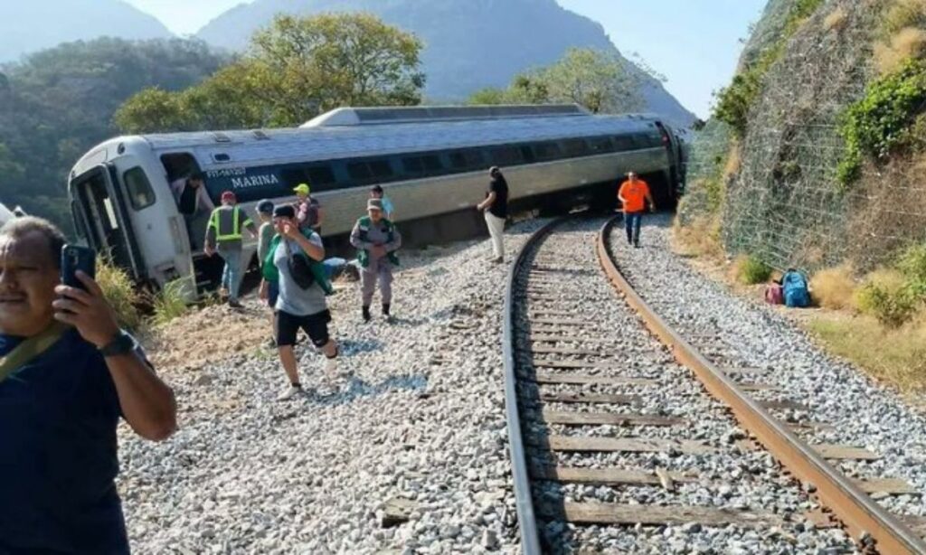 México descarrilamiento tren
