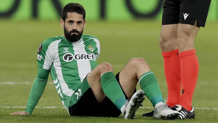 Sigue la pesadilla de Isco tiene que volver a operarse y estará un mes más de baja
