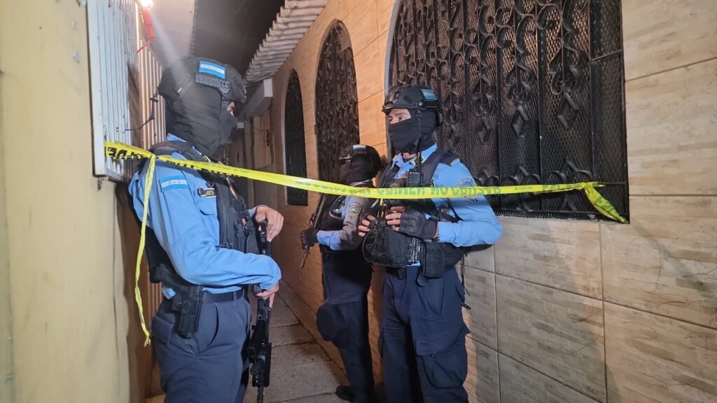 ¡Entre ellos un niño! Cuatro personas son vilmente asesinadas en nueva masacre en la capital Móvil de Emergencia TGU