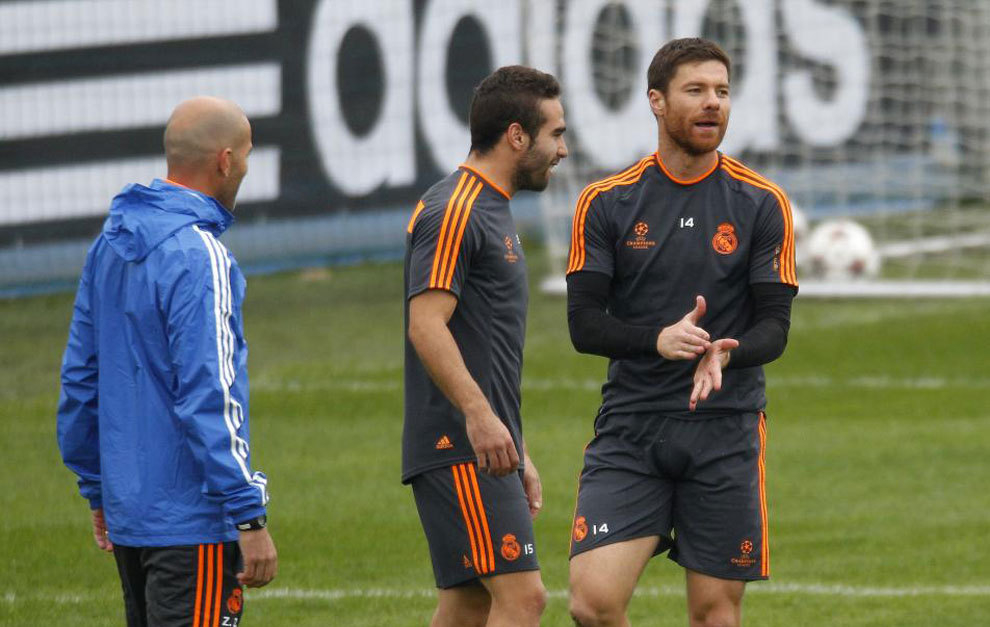 Ambas leyenda compartieron vestuario en la primera etapa de Zizou como asistente técnico de Carlo Ancelotti.