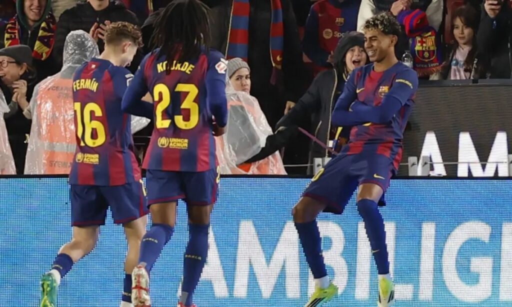 El Barça golea al colista Oviedo y recupera el liderato de LaLiga