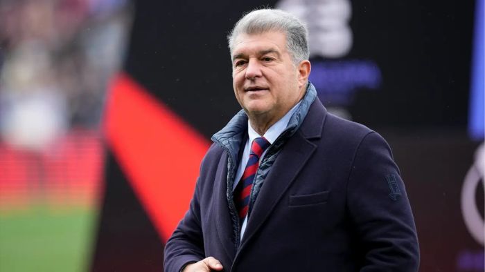 Laporta dimite buscando ganar la relección en el Barça
