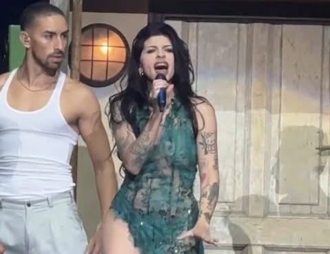 Los movimientos de Cazzu no pasaron desapercibidos y los fans ya dicen que estaba copiando a Ángela Aguilar 