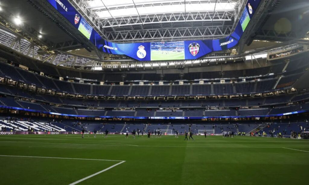 UEFA sanciona al Madrid con un cierre parcial por saludo nazi