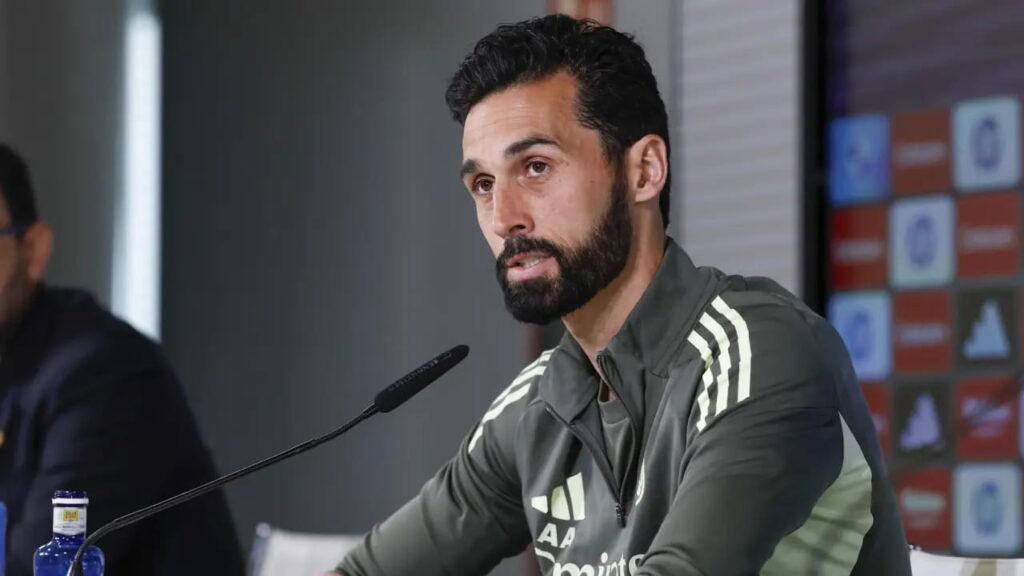 Arbeloa critica el arbitraje de España y ataca al Barça