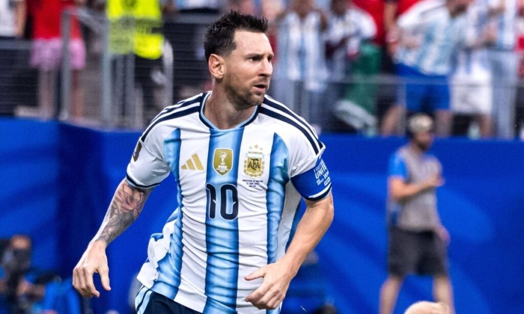 Argentina vence a Austria con doblete de Messi