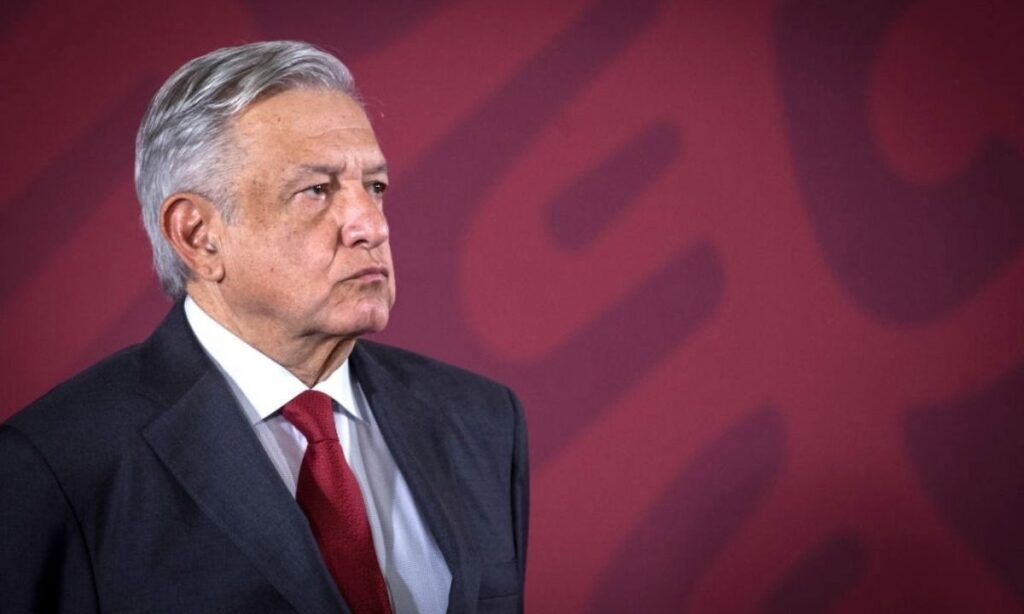 Andrés Manuel López Obrador apareció con carta de respaldo
