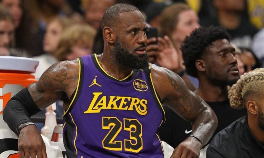 LeBron James deja Los Angeles Lakers