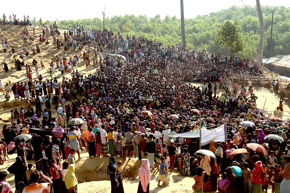 huían de la violencia en Myanmar