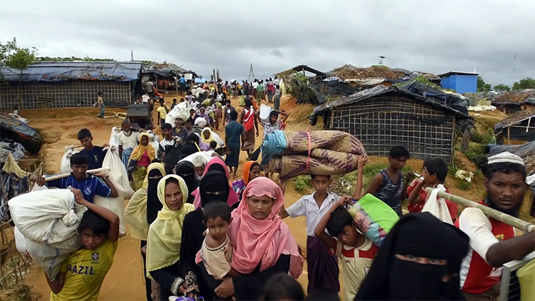 huían de la violencia en Myanmar