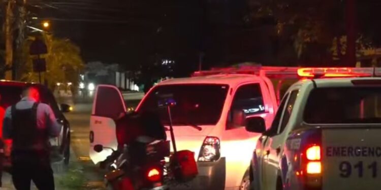 Mujer sobrevive al ataque de un pistolero Móvil Emergencia SPS