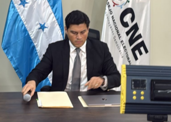 Marlon Ochoa expone 10 audios en los que se escucha: “Salvador está totalmente desorganizado e Iroshka no lo deja a él. Hay que hablar con don Roberto”