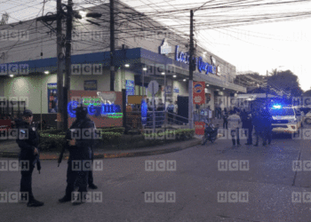 ¡Terror! Disparos, personas heridas y detenidas deja frustrado asalto en un supermercado de la ciudad de La Ceiba, Atlántida