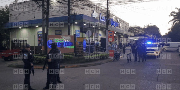 ¡Terror! Disparos, personas heridas y detenidas deja frustrado asalto en un supermercado de la ciudad de La Ceiba, Atlántida