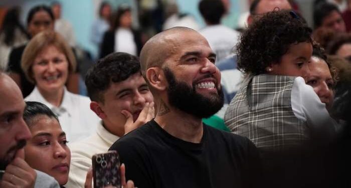 Dani Alves podría volver a jugar al fútbol profesional tras ser absuelto por un delito de agresión sexual