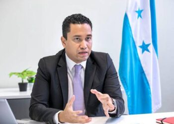Ministro de Finanzas asegura que no habrá prestaciones a funcionarios
