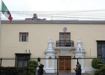 Perú incrementa la seguridad en la embajada de México por peligro de fuga de la ex primera ministra