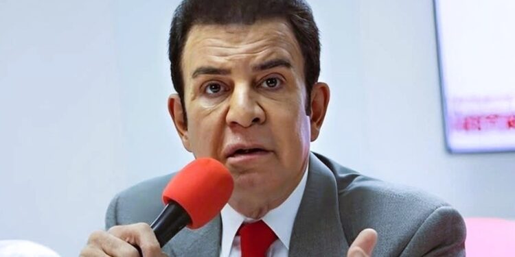 El candidato presidencial liberal Salvador Nasralla anuncia que no aceptará la declaratoria de Elecciones Generales 2025