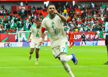Un inspirado Riyad Mahrez guía a Argelia en la victoria 3-0 ante Sudán por la Copa Africana