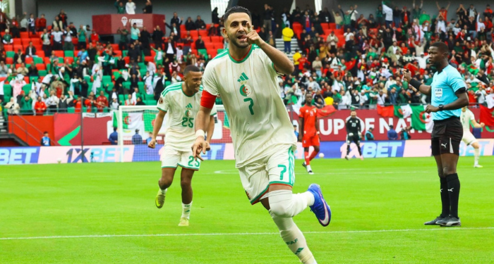 Un inspirado Riyad Mahrez guía a Argelia en la victoria 3-0 ante Sudán por la Copa Africana