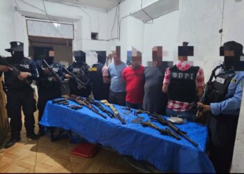 capturados con arsenal de armas