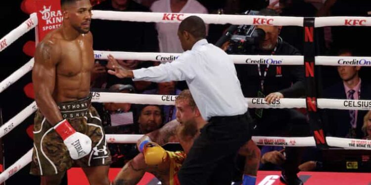 El contundente nocaut de Anthony Joshua ante Jake Paul en el sexto round de la controversial pelea en Estados Unidos