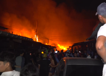 ¡Lamentable! Mujer embarazada y niños quemados y al menos 50 locales consumidos en llamas en incendio en mercado Medina, SPS