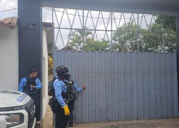 ¡Brutal! Asesinan a hombre tras sacarlo de la habitación de un hotel en Catacamas