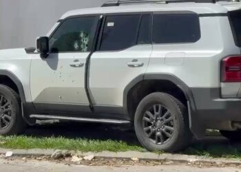 ¡Brutal! De varios balazos asesinan a conductora en bulevar Mackey de SPS