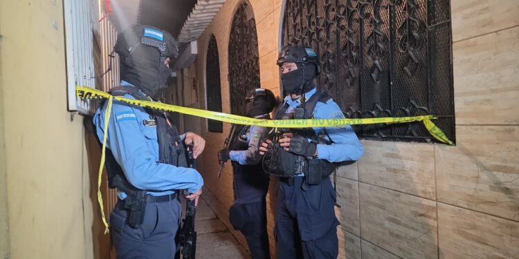 ¡Entre ellos un niño! Cuatro personas son vilmente asesinadas en nueva masacre en la capital Móvil de Emergencia TGU