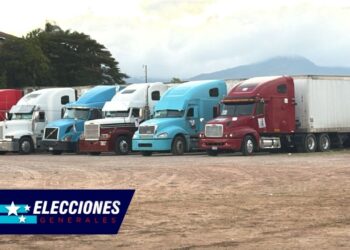 ¡Votos pendientes! Decenas de furgones cargados con material electoral esperan su descarga