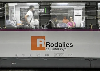 Al menos 15 heridos por la caída de un muro de contención sobre un tren de Rodalies en Gelida, Barcelona