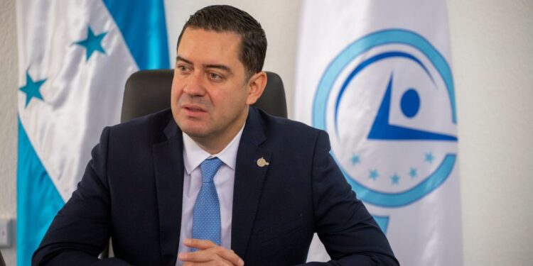 Renuncia de Emilio Hércules es aceptada por el Congreso Nacional