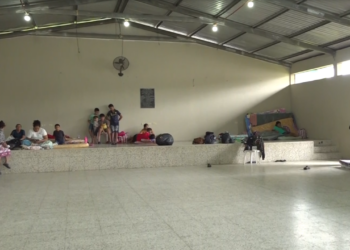 Varias familias evacuadas por lluvias en Atlántida claman al nuevo gobierno por ayuda de alimentos y utensilios del hogar