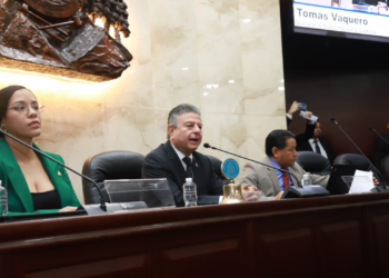 Con los 128 diputados y dándole gracias a Dios, comienza la sesión para elegir e instalar la Junta Directiva Provisional