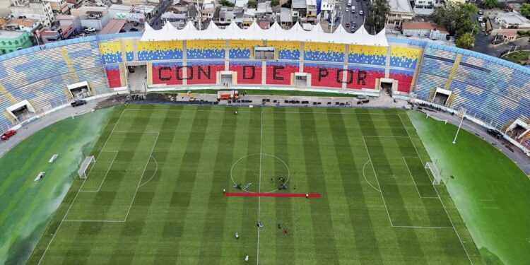 El estadio Nacional estrena nuevos colores