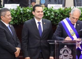 ¡Comprometido con la educación! Presidente Asfura sanciona decreto para crear centros regionales de la UNAH en varios departamentos