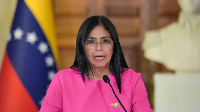 Delcy Rodríguez “está cooperando” y “se comunica en español con Rubio”, afirma Trump