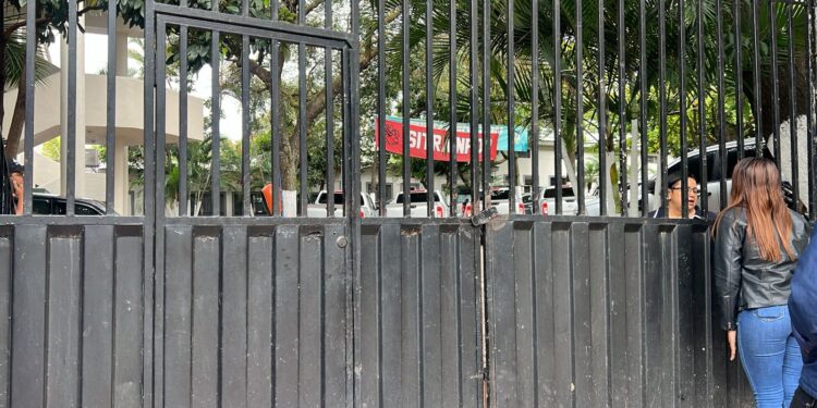 ATIC secuestra documentos por denuncia de corrupción en Infop