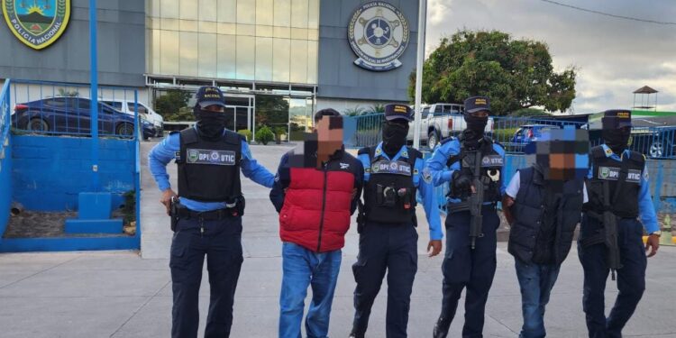 Atrapan al “Flaco” y al “Curarén” por tráfico de drogas en la Nueva Capital | Móvil Emergencia TGU