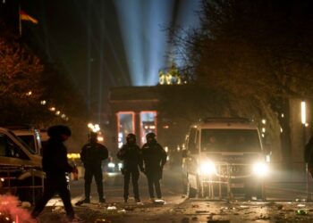 La Nochevieja en Berlín deja 420 detenidos y 30 policías heridos