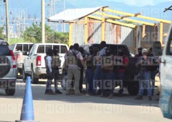 Detención a vehículo termina en fuerte enfrentamiento entre policías y antisociales en San Manuel, Cortés