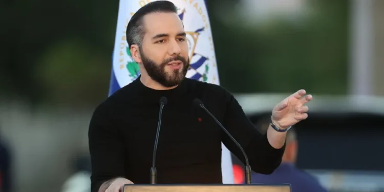 El Congreso de El Salvador aprueba el pago extra del 50 % del salario a los trabajadores en enero