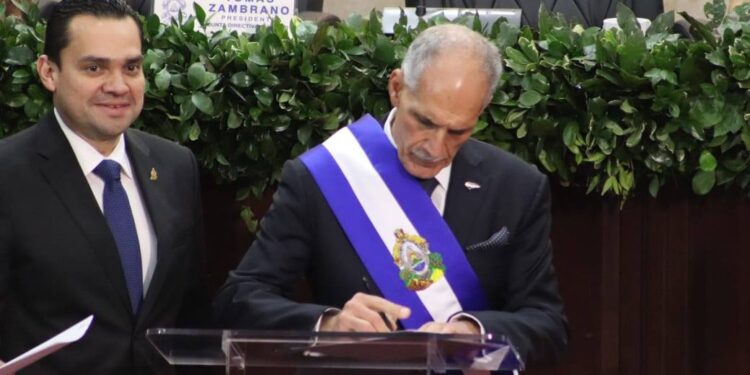 El mandatario Nasry Asfura sancionó venta del avión presidencial y otras leyes aprobadas por el CN
