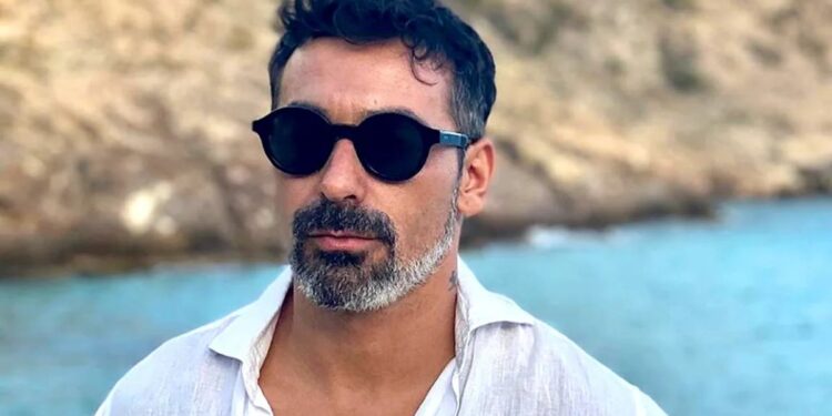 El nuevo escándalo que salpica al Pocho Lavezzi chats, traición y una denuncia millonaria