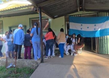 ¡Por falta de pago! En paro de labores personal de salud de tres municipios de Olancho