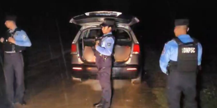 Pareja es encontrada sin vida y atados de manos y pies en la cajuela de un vehículo en La Ceiba