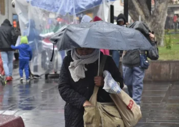 ¡A sacar suéter y paraguas! Frente frío ingresa hoy a Honduras con bajas temperaturas y lluvias