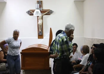 Una ceremonia íntima para despedir a una anciana fallecida durante los ataques de EEUU en Venezuela